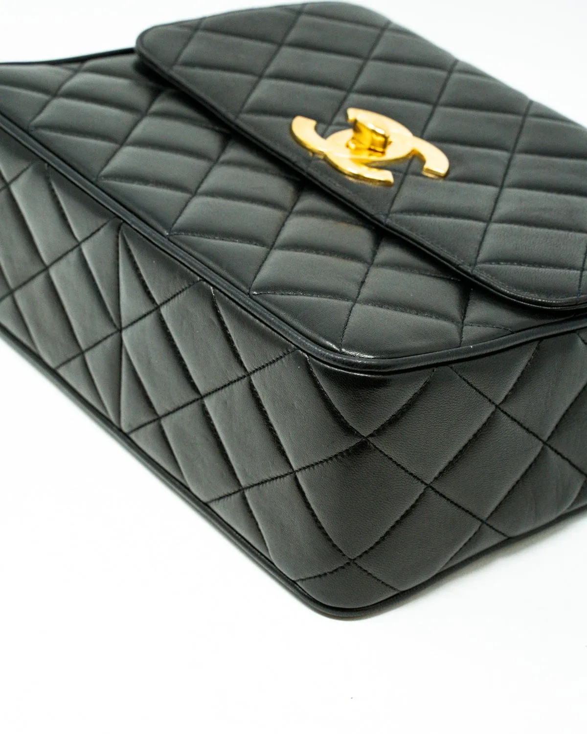 Chanel Black Lambskin satchel style crossbody bag with Jumbo CC lock - AWL2574